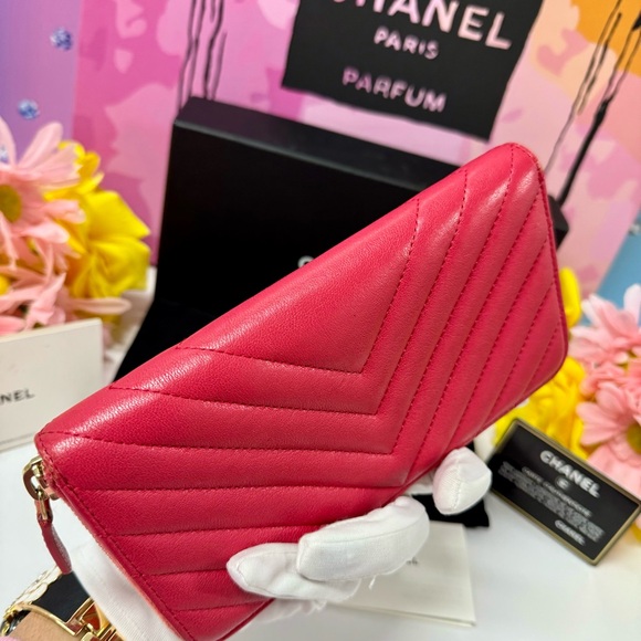 šSALE $2000 CHANEL BICOLOR REISSUE 2.55 - Picture 4 of 14